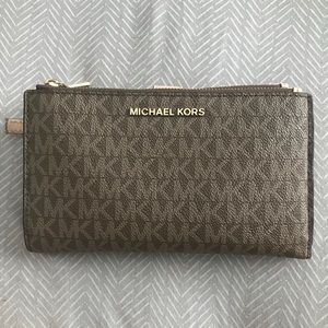 Michale Kors wristlet